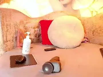 Nylaroyale_cr  live sex cam