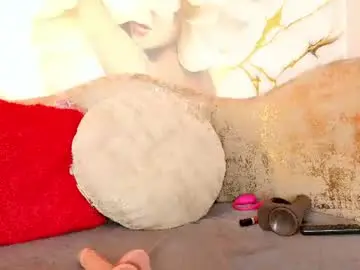 Nylaroyale_cr  live sex cam