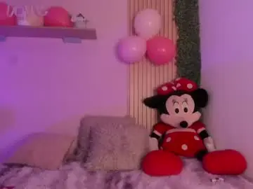 Winnie_mya  live sex cam
