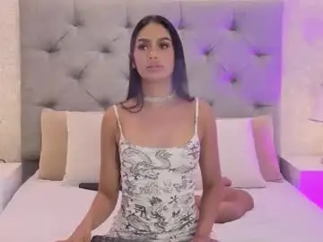 Chloemoon10  live sex cam
