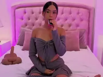 Chloemoon10  live sex cam