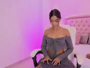 Chloemoon10  live sex cam