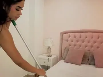 Chloemoon10  live sex cam