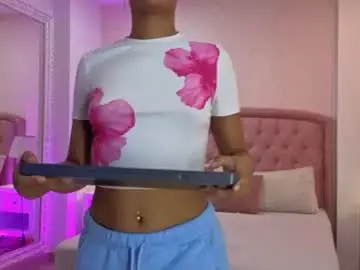 Chloemoon10  live sex cam