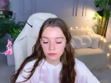 Holly_kittenss  live sex cam
