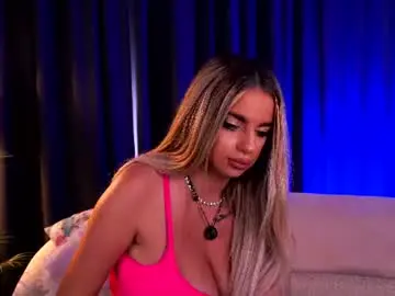 Pearlplenty  live sex cam