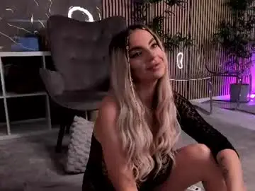 Pearlplenty  live sex cam