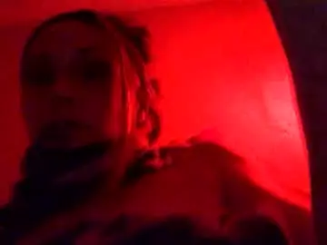 Trippyhippyqueen32  live sex cam