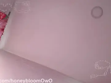 Tsukiluv  live sex cam