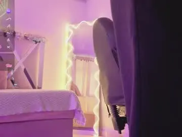 Zury_tay  live sex cam