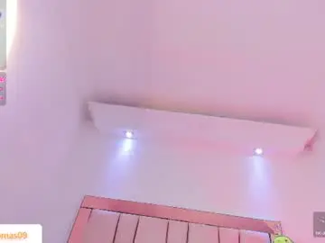 Lysa_thomas9  live sex cam