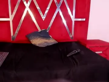 Ambarglowasm  live sex cam