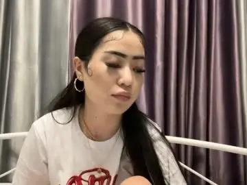 Yukkibones  live sex cam