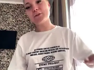 Karolrainwater  live sex cam