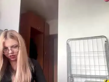 Pearlinewoolhouse  live sex cam