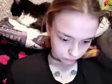 Caradelevingnee  live sex cam