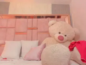 Emily_daarell  live sex cam