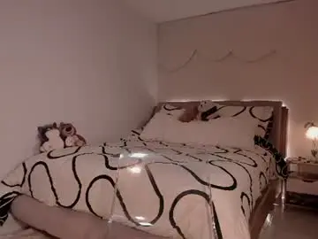Lm_kloeeh  live sex cam