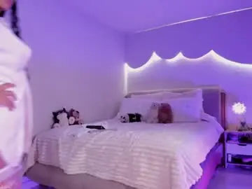 Lm_kloeeh  live sex cam