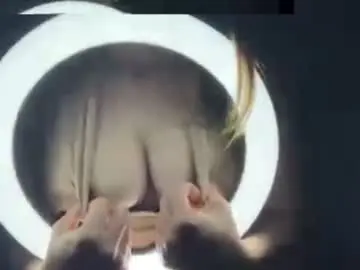 Madeleinenewnam  live sex cam
