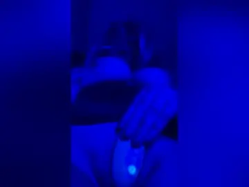 Nickiifree  live sex cam