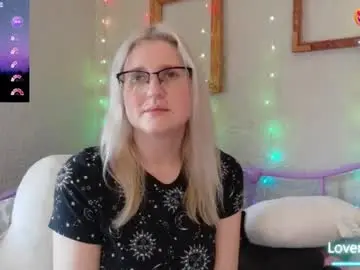 Kunzitegoddess  live sex cam