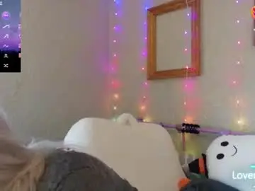 Kunzitegoddess  live sex cam