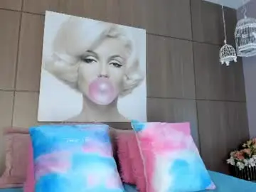 Saraycollins  live sex cam