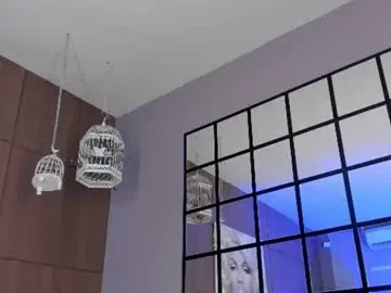 Saraycollins  live sex cam