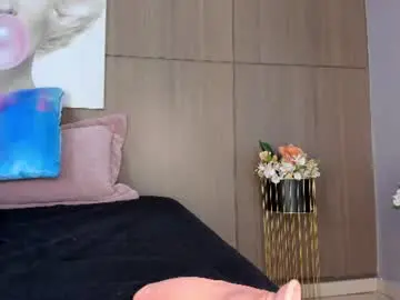 Saraycollins  live sex cam
