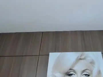 Saraycollins  live sex cam