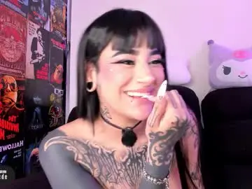 Uveuvedee  live sex cam