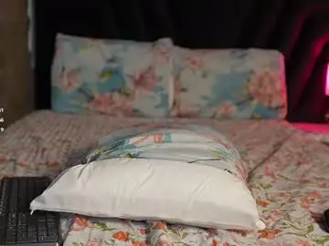 Honeytitss018  live sex cam