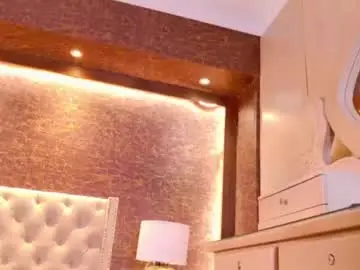 Kinsleybrown  live sex cam
