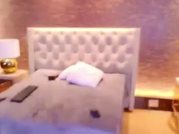 Kinsleybrown  live sex cam