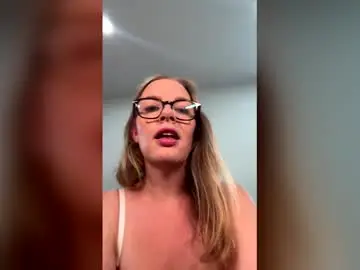 Milfhayley  live sex cam