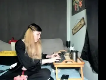 Roxihazeleyes  live sex cam