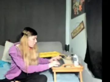 Roxihazeleyes  live sex cam