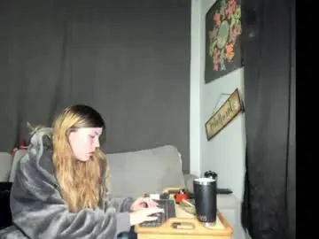 Roxihazeleyes  live sex cam