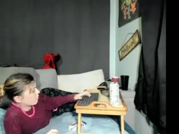 Roxihazeleyes  live sex cam