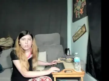 Roxihazeleyes  live sex cam