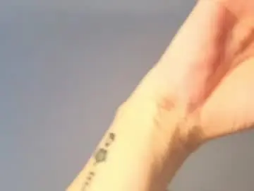 Tateisblonde  live sex cam
