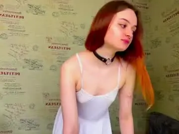 Emi_less  live sex cam