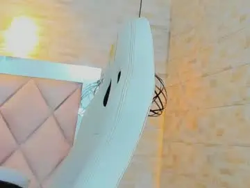 Hazel_nyxx  live sex cam