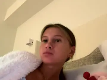 Petite_pretty22  live sex cam