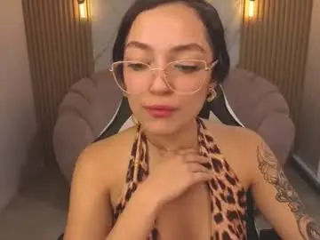 Cinnamon_b  live sex cam