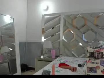 Ebonysquirtcol  live sex cam