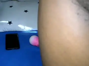 Lyra102  live sex cam