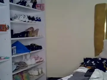 Lyra102  live sex cam