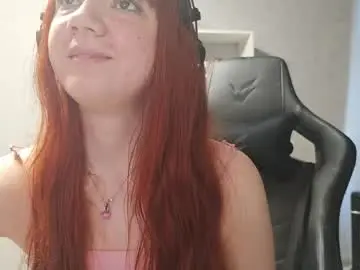 Polyamilk  live sex cam